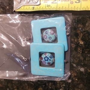 ** 3/$5 **  Earrings, pierced dangle turquoise/flower